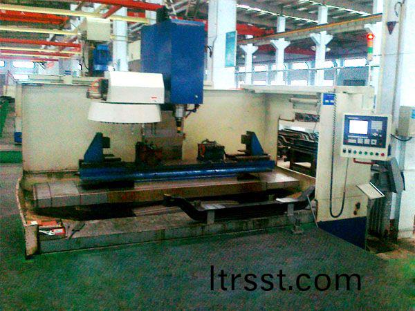 前(qian)軸(zhou)十孔加工(gong)專用立(li)式(shi)加工